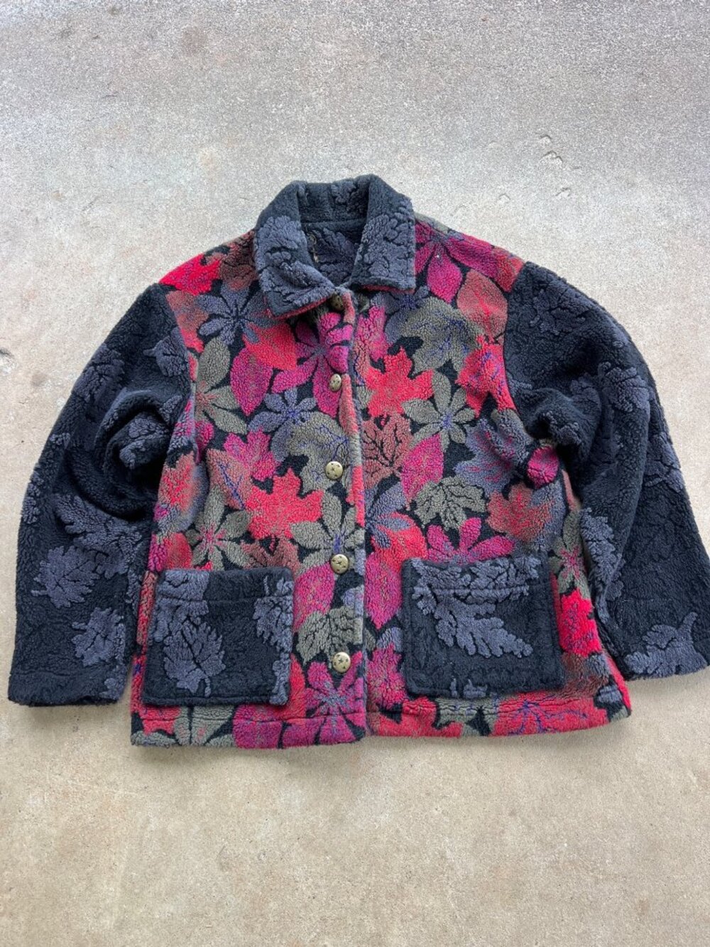 Vintage Floral Button-Up Sherpa Jacket With Pockets Black & Red Design